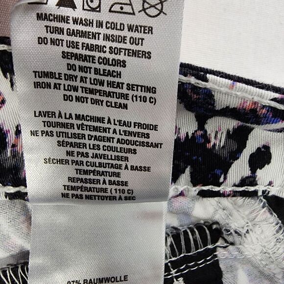 Lole Women's Shorts Size 10 Cactus Flower Sizzle Multicolor Ikat Pleated Casey - Picture 11 of 12